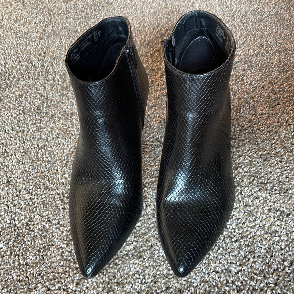 Time & Tru Black Kitten Heel Booties